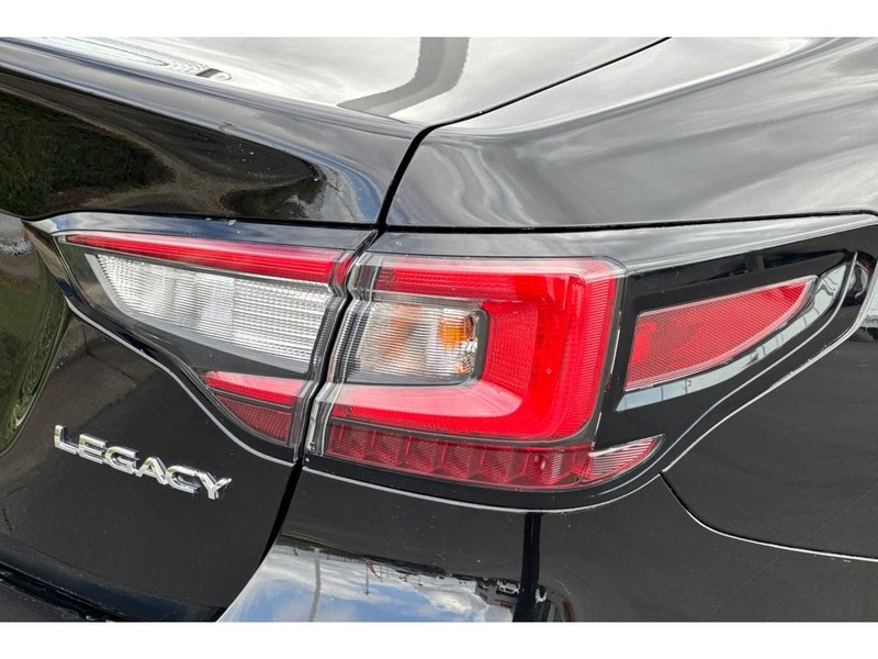 Subaru Legacy Vehicle Full-screen Gallery Image 30