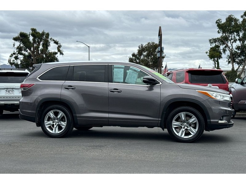 Toyota Highlander Vehicle Full-screen Gallery Image 03