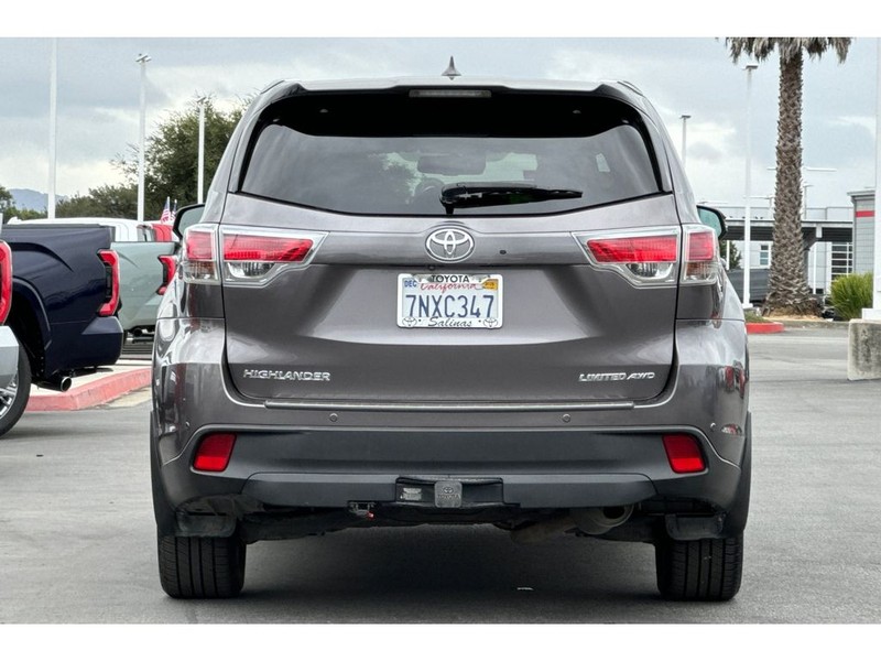 Toyota Highlander Vehicle Full-screen Gallery Image 05