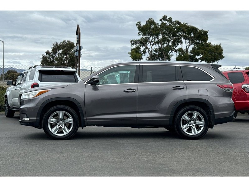 Toyota Highlander Vehicle Full-screen Gallery Image 07