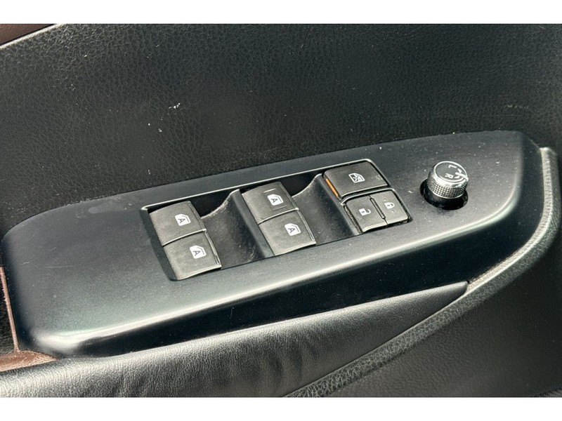 Toyota Highlander Vehicle Full-screen Gallery Image 12