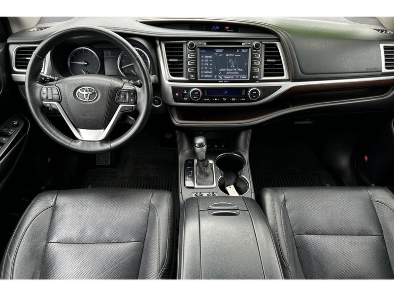 Toyota Highlander Vehicle Full-screen Gallery Image 14