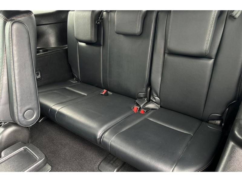 Toyota Highlander Vehicle Full-screen Gallery Image 16