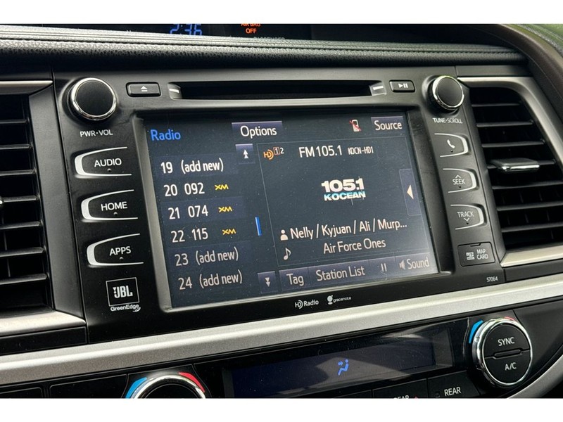 Toyota Highlander Vehicle Full-screen Gallery Image 20