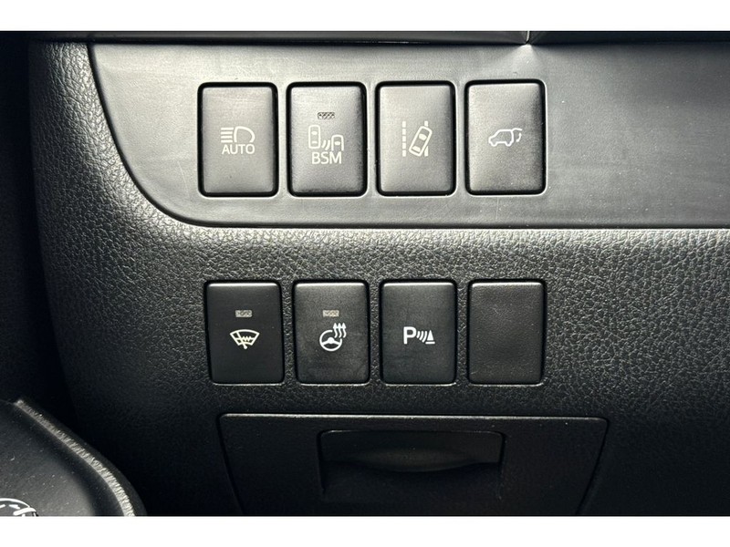 Toyota Highlander Vehicle Full-screen Gallery Image 29