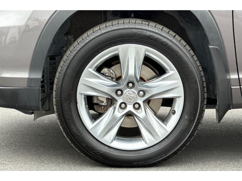 Toyota Highlander Vehicle Full-screen Gallery Image 30