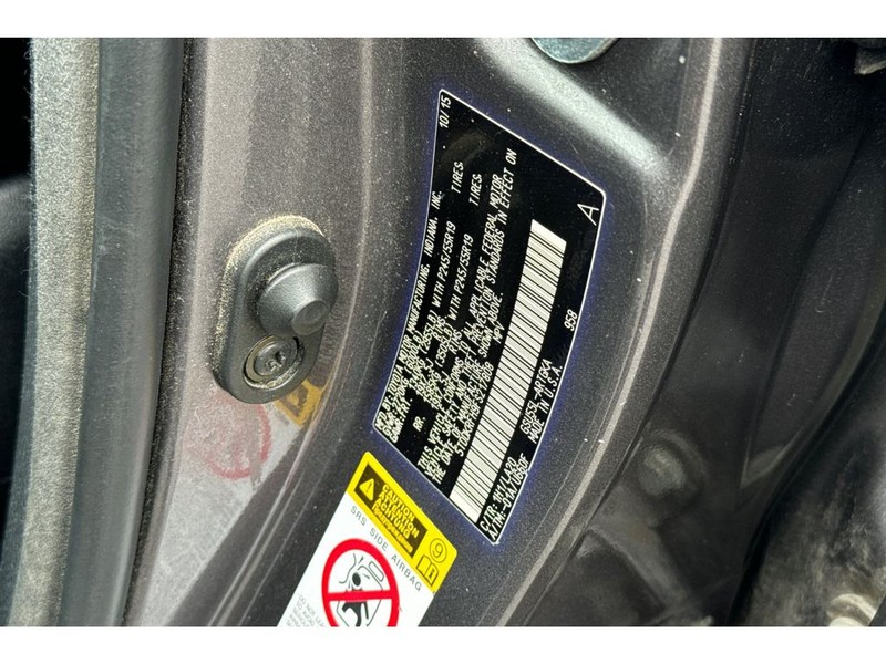 Toyota Highlander Vehicle Full-screen Gallery Image 32