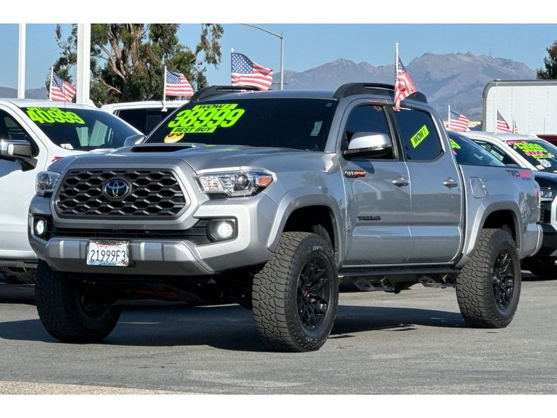 Toyota Tacoma Vehicle Full-screen Gallery Image 08