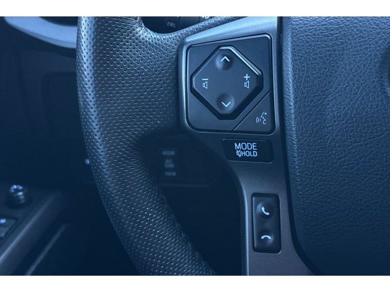 Toyota Tacoma Vehicle Full-screen Gallery Image 23