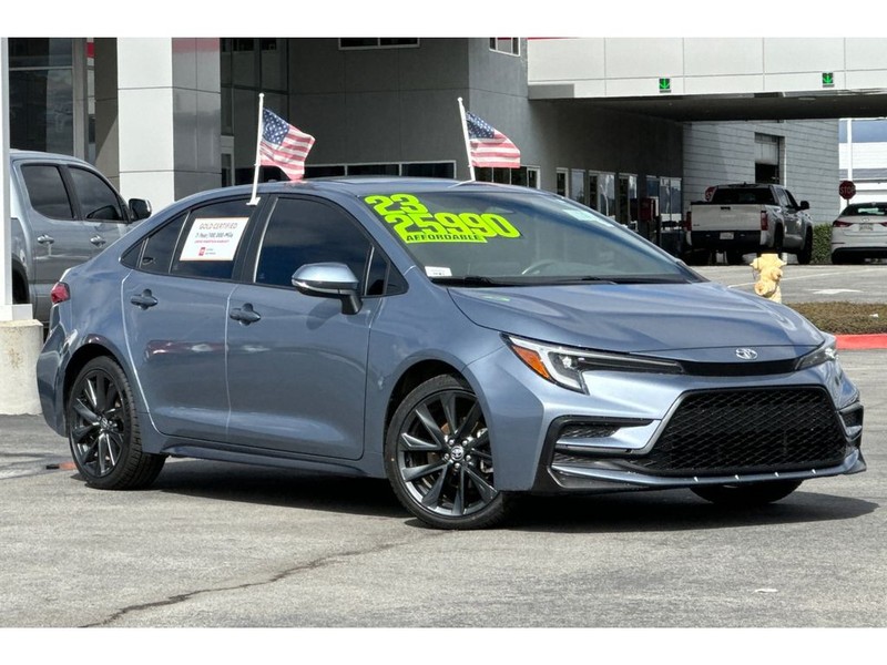 Toyota Corolla Vehicle Full-screen Gallery Image 02