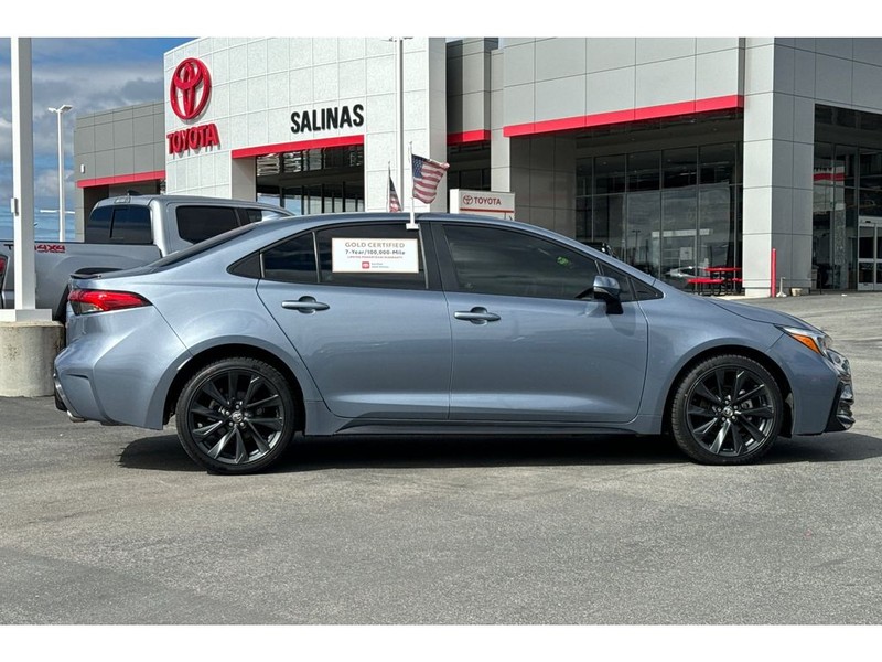 Toyota Corolla Vehicle Full-screen Gallery Image 03