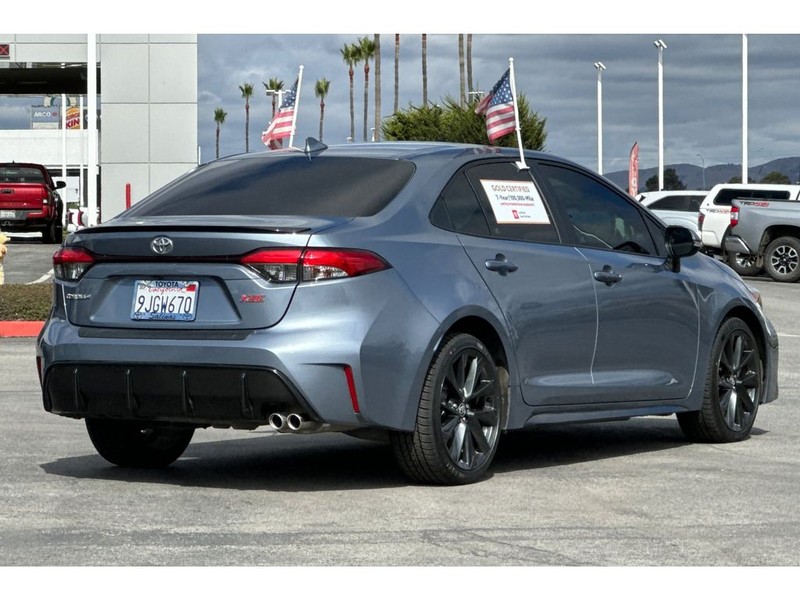 Toyota Corolla Vehicle Full-screen Gallery Image 04