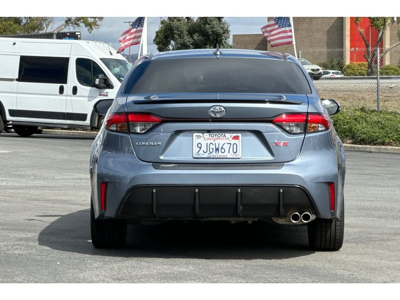 Toyota Corolla Vehicle Full-screen Gallery Image 05