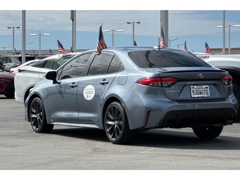 Toyota Corolla Vehicle Full-screen Gallery Image 06