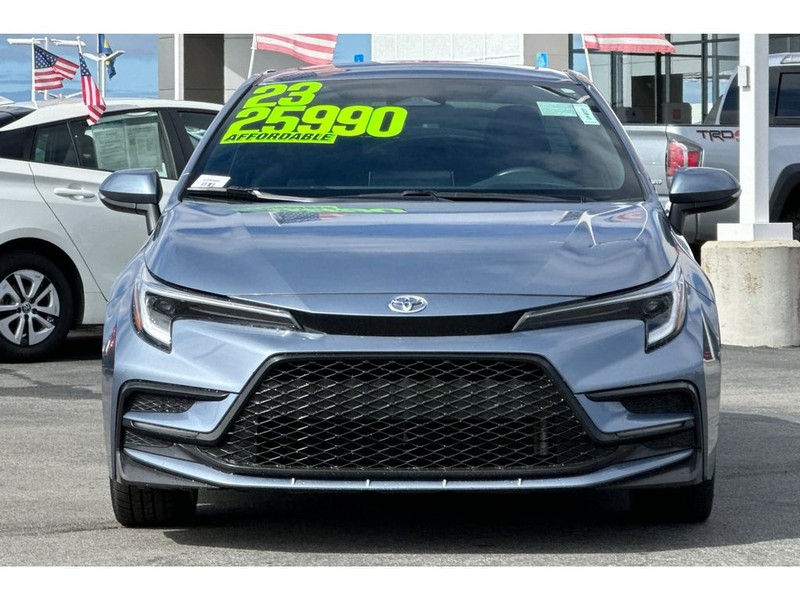 Toyota Corolla Vehicle Full-screen Gallery Image 09