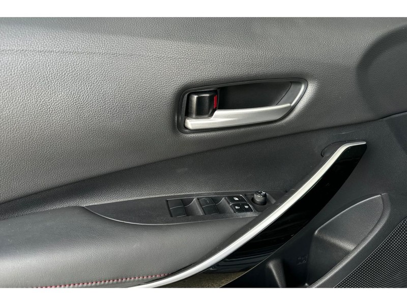 Toyota Corolla Vehicle Full-screen Gallery Image 11