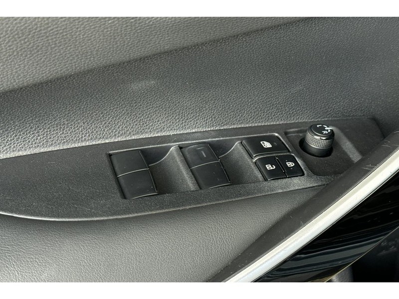 Toyota Corolla Vehicle Full-screen Gallery Image 12