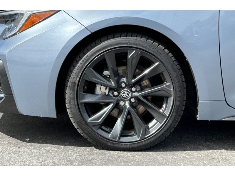 Toyota Corolla Vehicle Full-screen Gallery Image 29