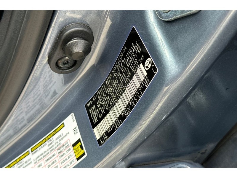 Toyota Corolla Vehicle Full-screen Gallery Image 31