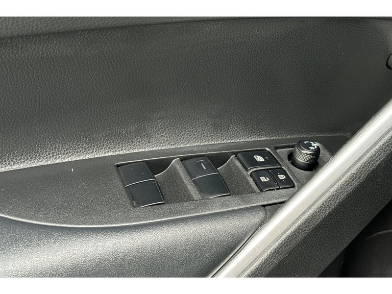 Toyota Corolla Cross Vehicle Full-screen Gallery Image 12