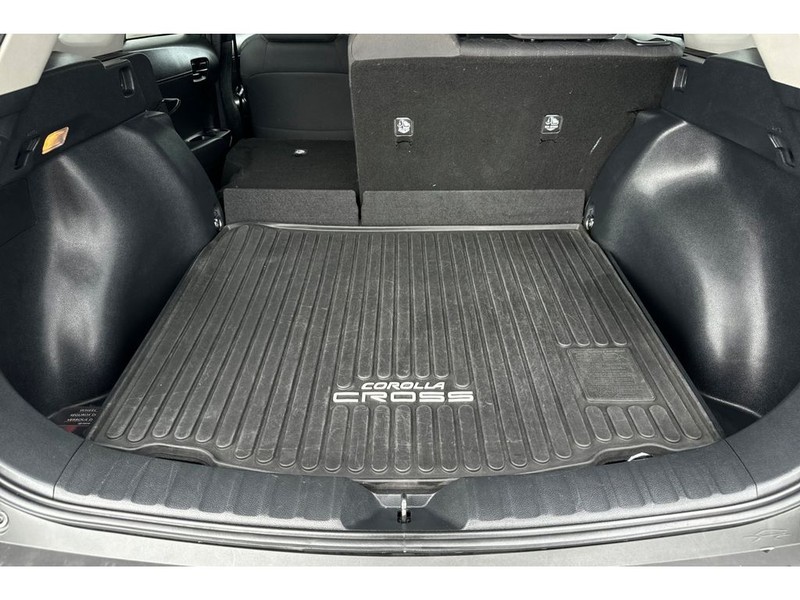 Toyota Corolla Cross Vehicle Full-screen Gallery Image 17