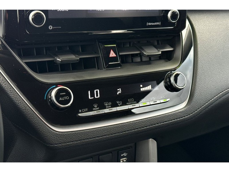 Toyota Corolla Cross Vehicle Full-screen Gallery Image 21