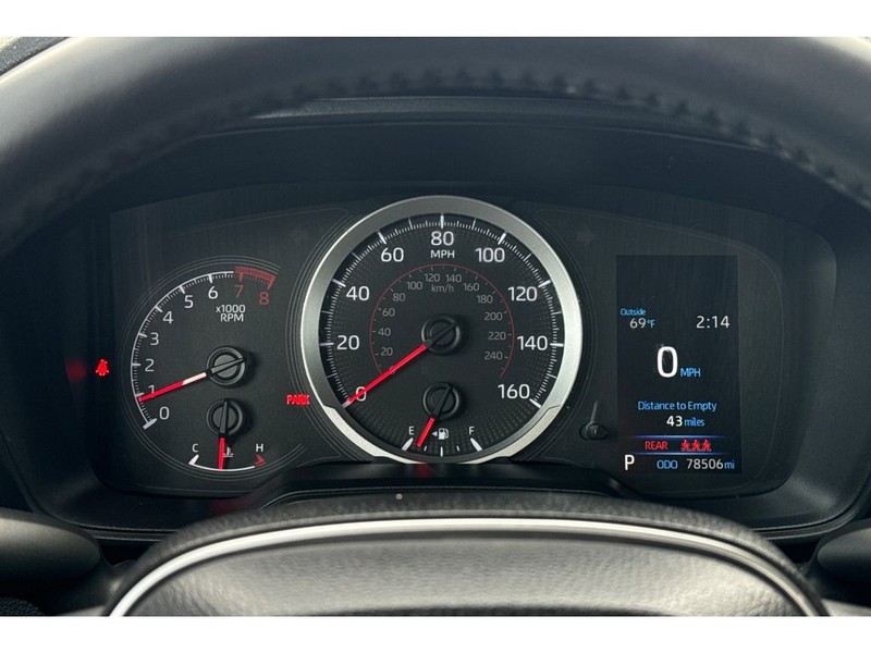 Toyota Corolla Cross Vehicle Full-screen Gallery Image 27