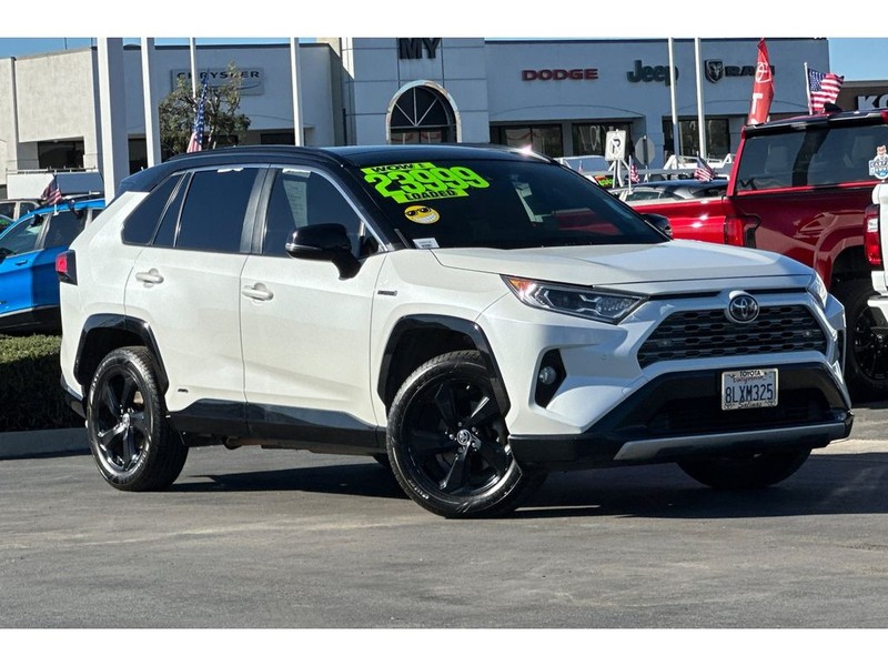 Toyota RAV4 Vehicle Full-screen Gallery Image 02