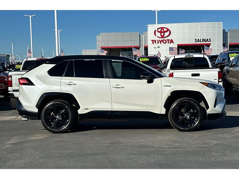 Toyota RAV4 Vehicle Full-screen Gallery Image 03