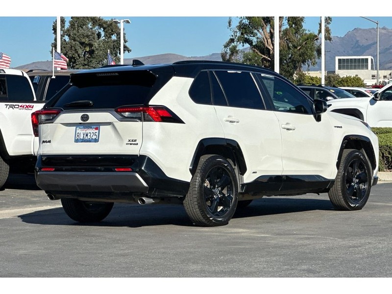 Toyota RAV4 Vehicle Full-screen Gallery Image 04