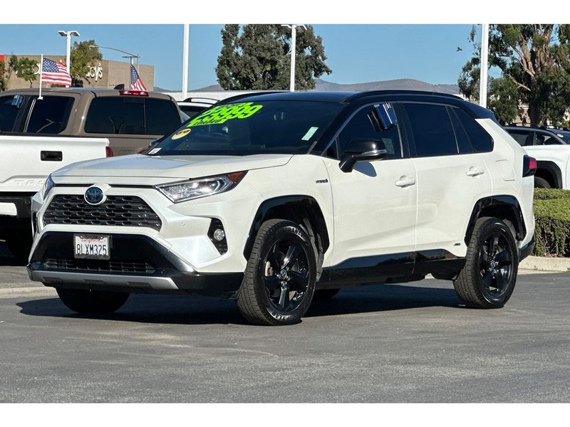 Toyota RAV4 Vehicle Full-screen Gallery Image 08