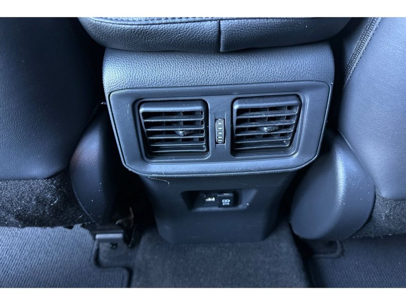 Toyota RAV4 Vehicle Full-screen Gallery Image 14