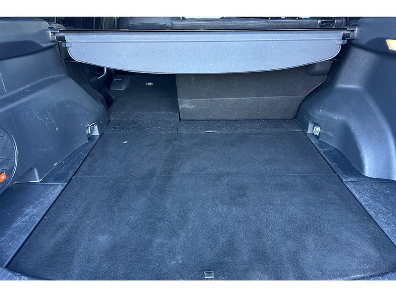 Toyota RAV4 Vehicle Full-screen Gallery Image 17