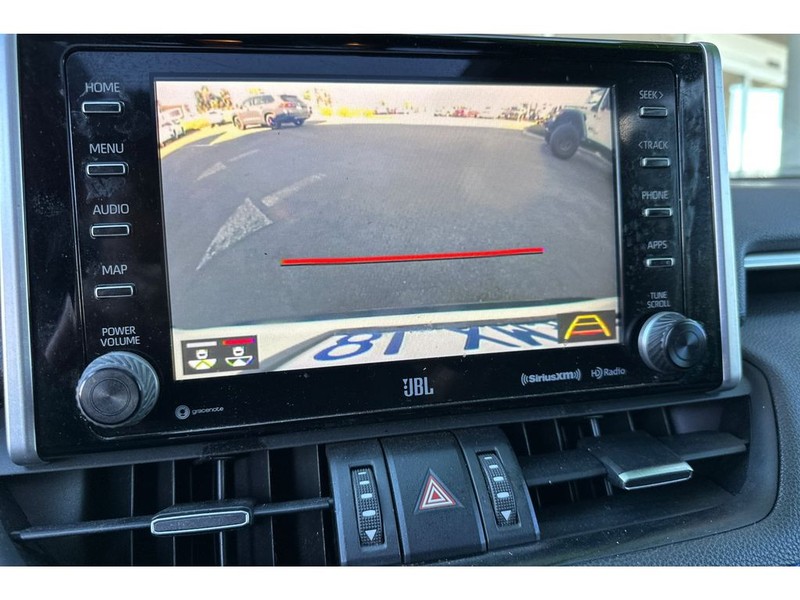 Toyota RAV4 Vehicle Full-screen Gallery Image 21