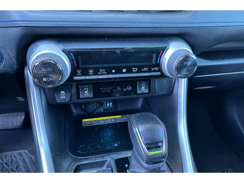 Toyota RAV4 Vehicle Full-screen Gallery Image 22