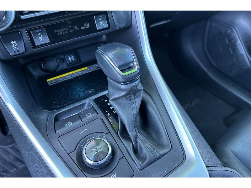 Toyota RAV4 Vehicle Full-screen Gallery Image 23