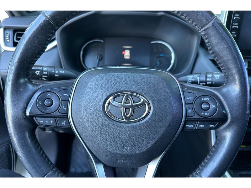 Toyota RAV4 Vehicle Full-screen Gallery Image 25