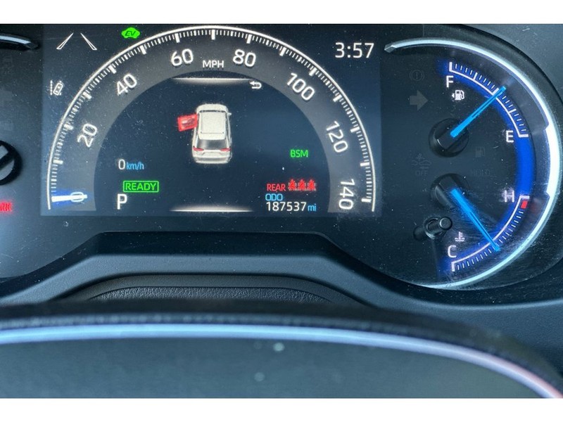 Toyota RAV4 Vehicle Full-screen Gallery Image 29