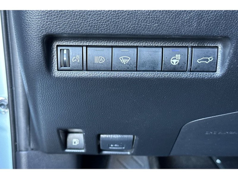 Toyota RAV4 Vehicle Full-screen Gallery Image 30