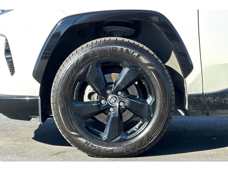 Toyota RAV4 Vehicle Full-screen Gallery Image 31