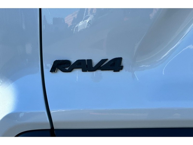 Toyota RAV4 Vehicle Full-screen Gallery Image 32