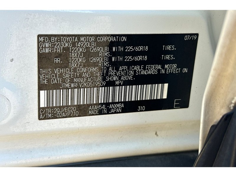 Toyota RAV4 Vehicle Full-screen Gallery Image 33