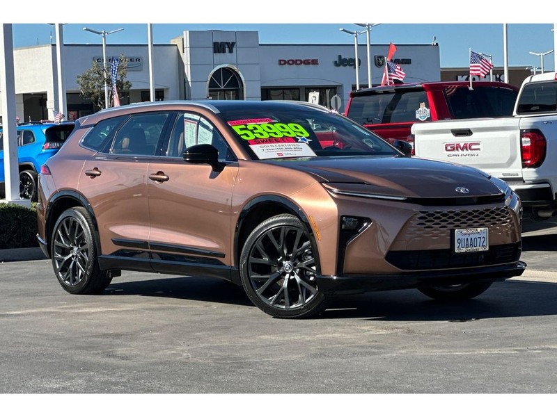 Toyota Crown Signia Vehicle Full-screen Gallery Image 02