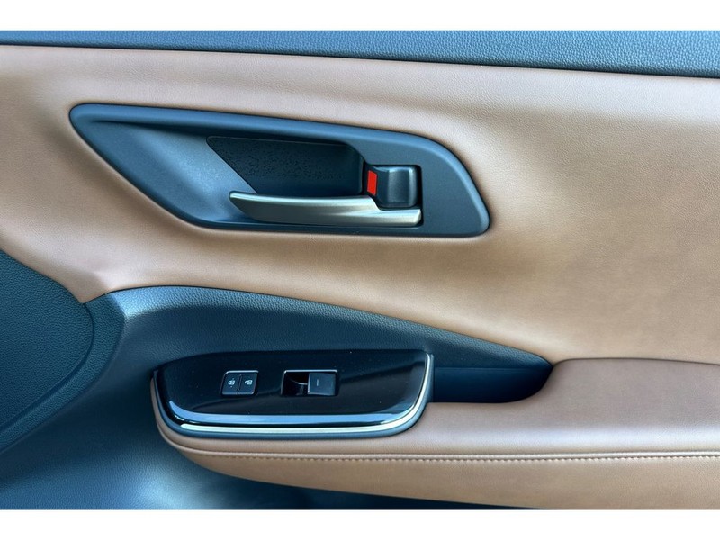 Toyota Crown Signia Vehicle Full-screen Gallery Image 20