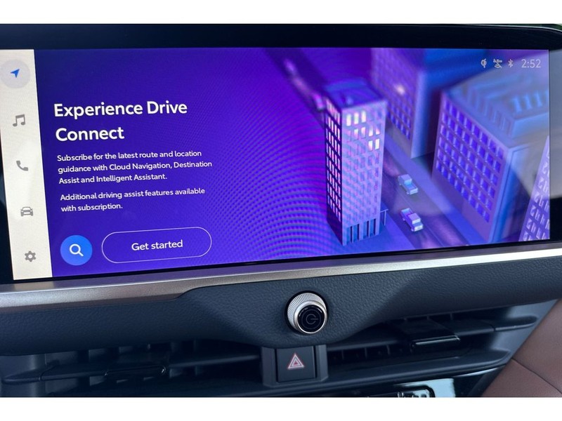 Toyota Crown Signia Vehicle Full-screen Gallery Image 22