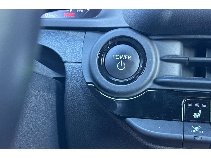 Toyota Crown Signia Vehicle Full-screen Gallery Image 26