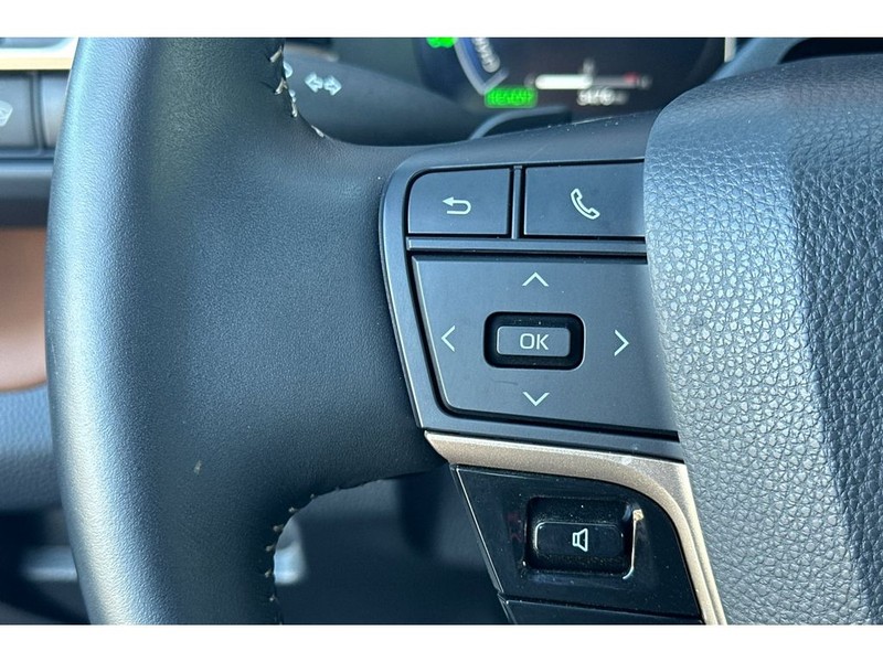 Toyota Crown Signia Vehicle Full-screen Gallery Image 28