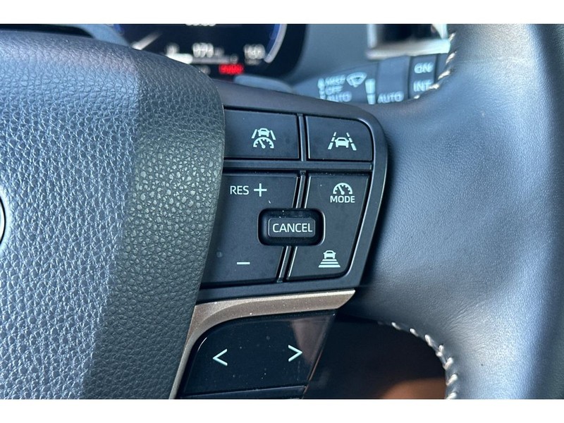 Toyota Crown Signia Vehicle Full-screen Gallery Image 29