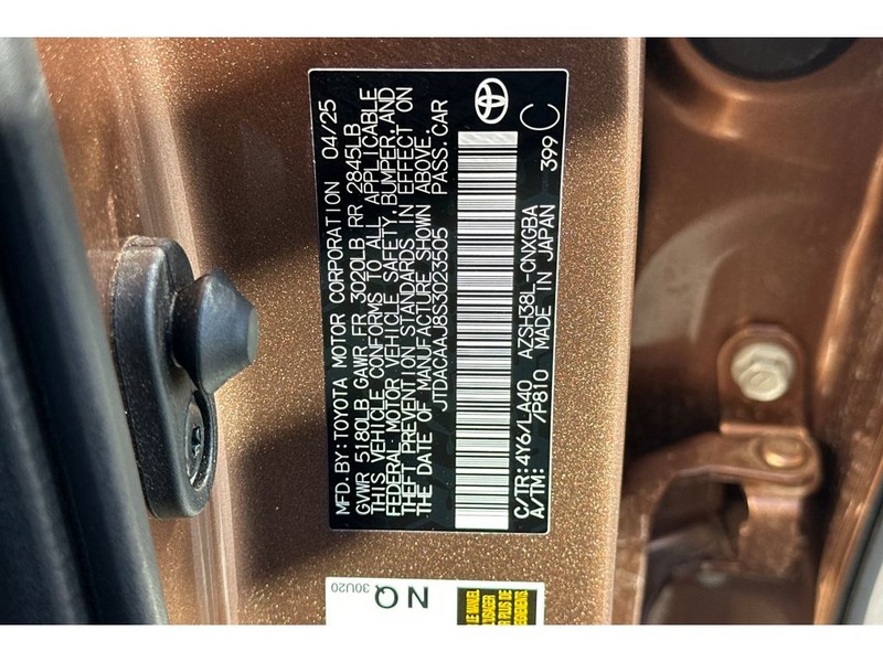 Toyota Crown Signia Vehicle Full-screen Gallery Image 35