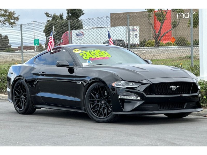 Ford Mustang Vehicle Full-screen Gallery Image 02